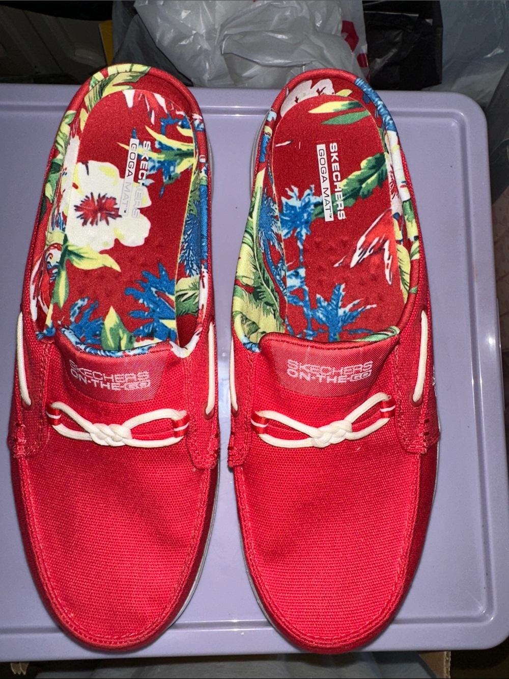 Skechers Red Floral-Trim Women’s Slip-On Moccasins Like New